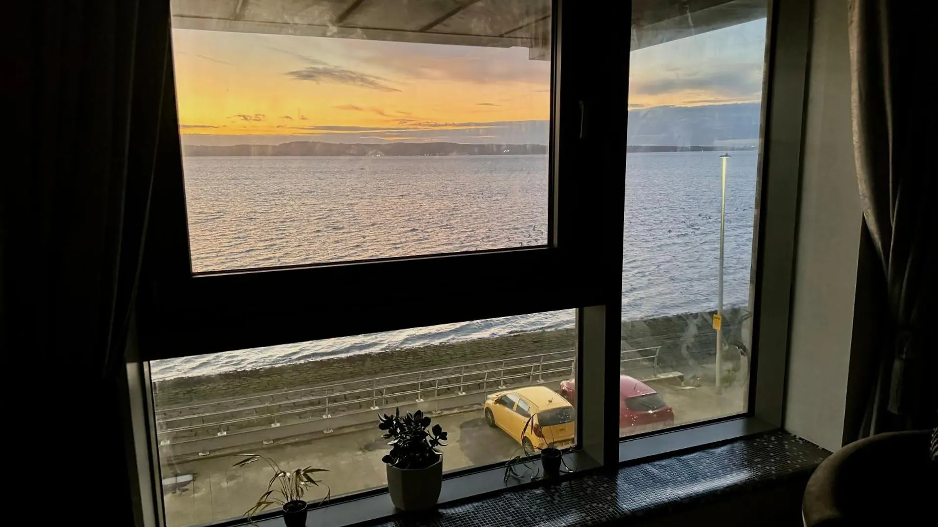 Ocean Park Apartments - Oceanfront - Free Parking And Fast Wifi 0*, Edinburgh