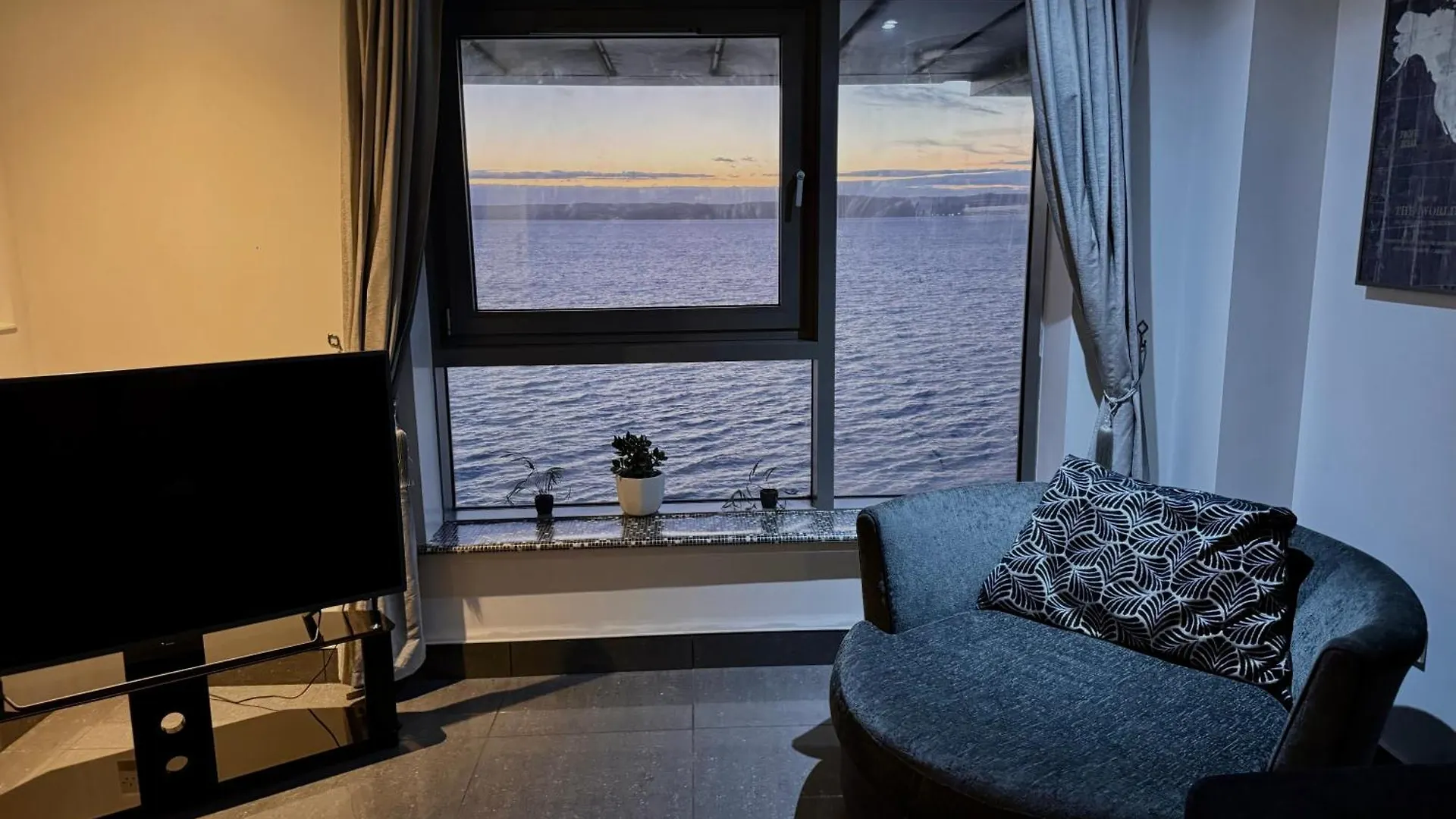 Ocean Park Apartments - Oceanfront - Free Parking And Fast Wifi 0*, Edinburgh United Kingdom